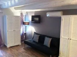 Florella Jean De Riouffe Apartman