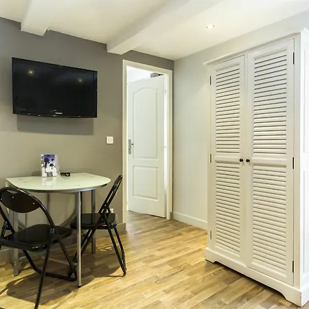 Florella Jean De Riouffe Apartman *