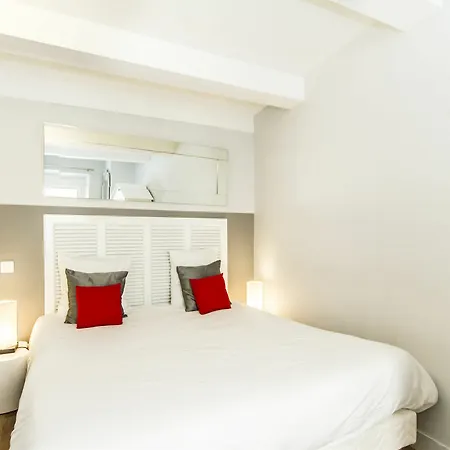 Florella Jean De Riouffe Apartman *